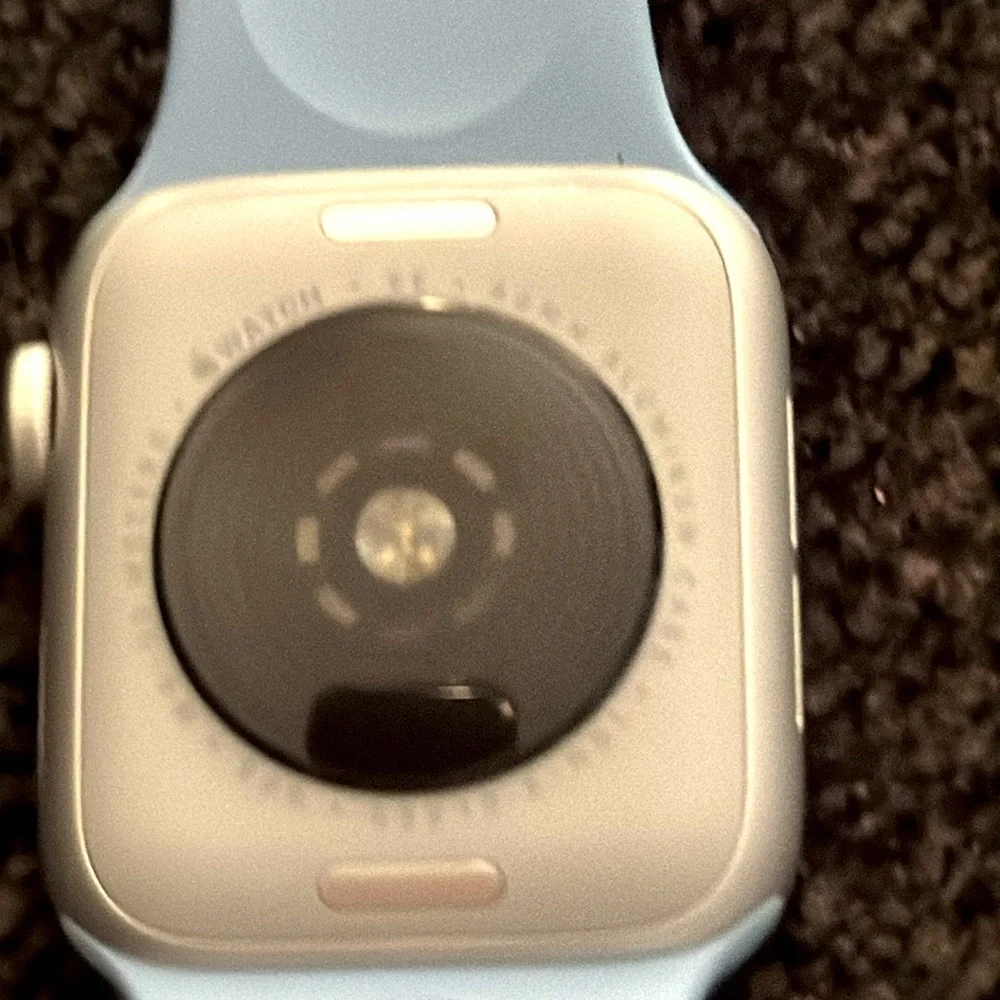 Apple SE 40mm Smart Watch Blue Band and Charger T Mobile